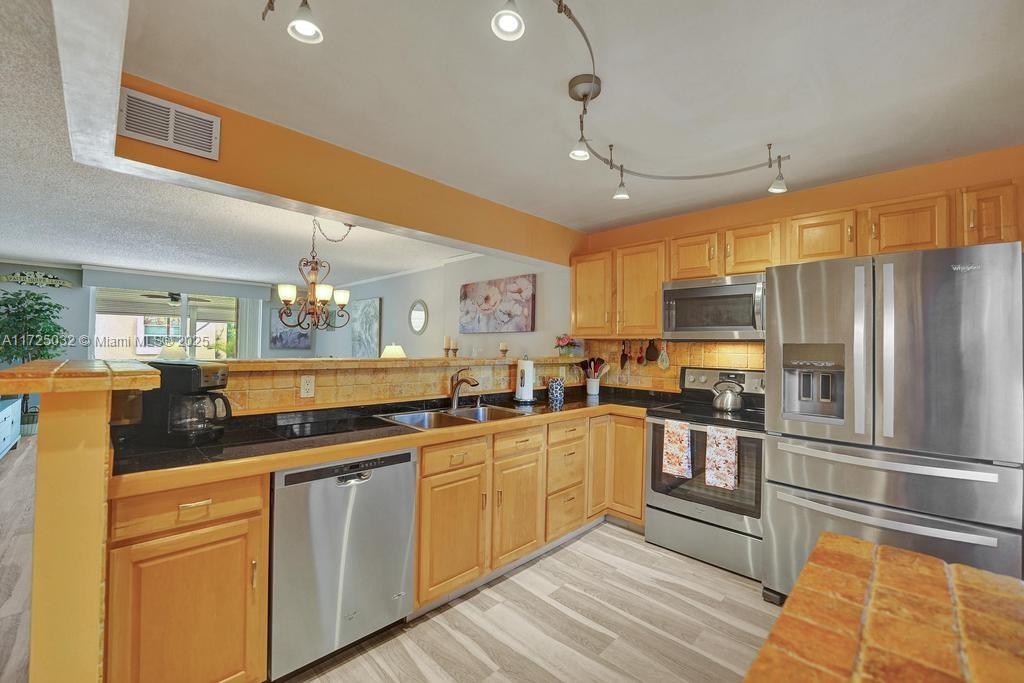 image Meadowbrook Lakes View10
