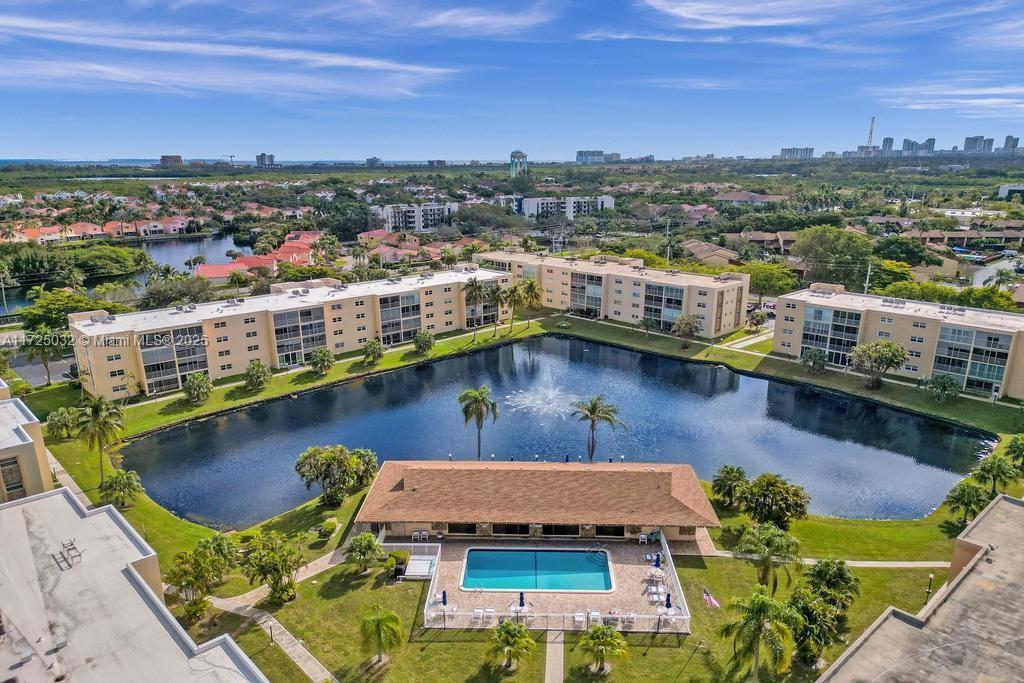 image Meadowbrook Lakes View1