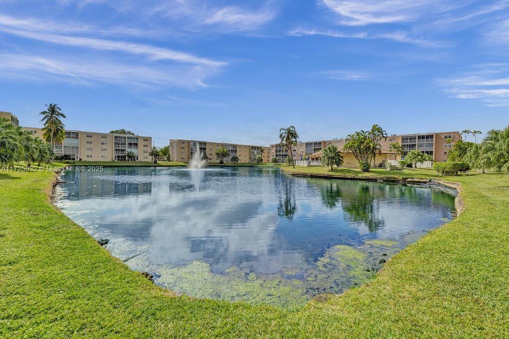 image Meadowbrook Lakes View32