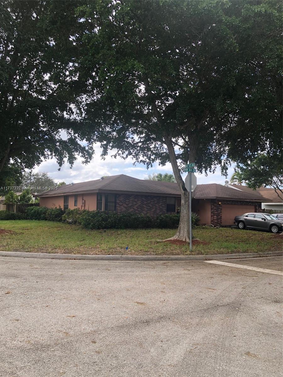 11202 NW 44th St