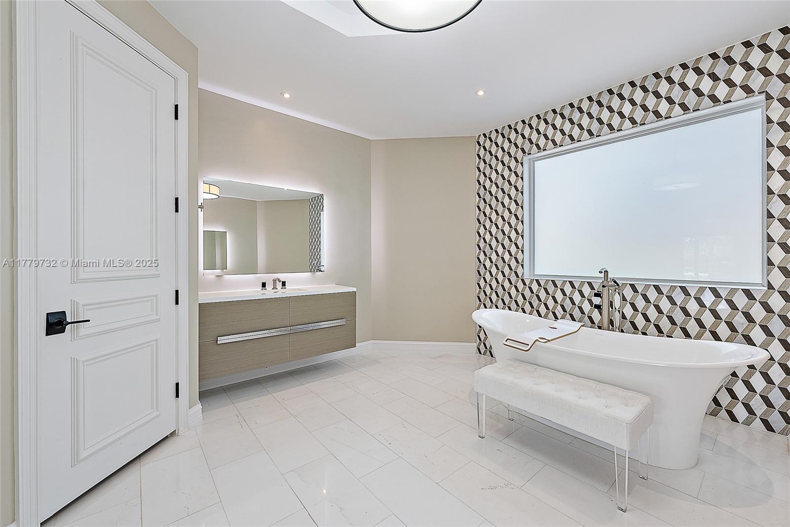 19028 SE Windward Is Ln Jupiter, FL 33458