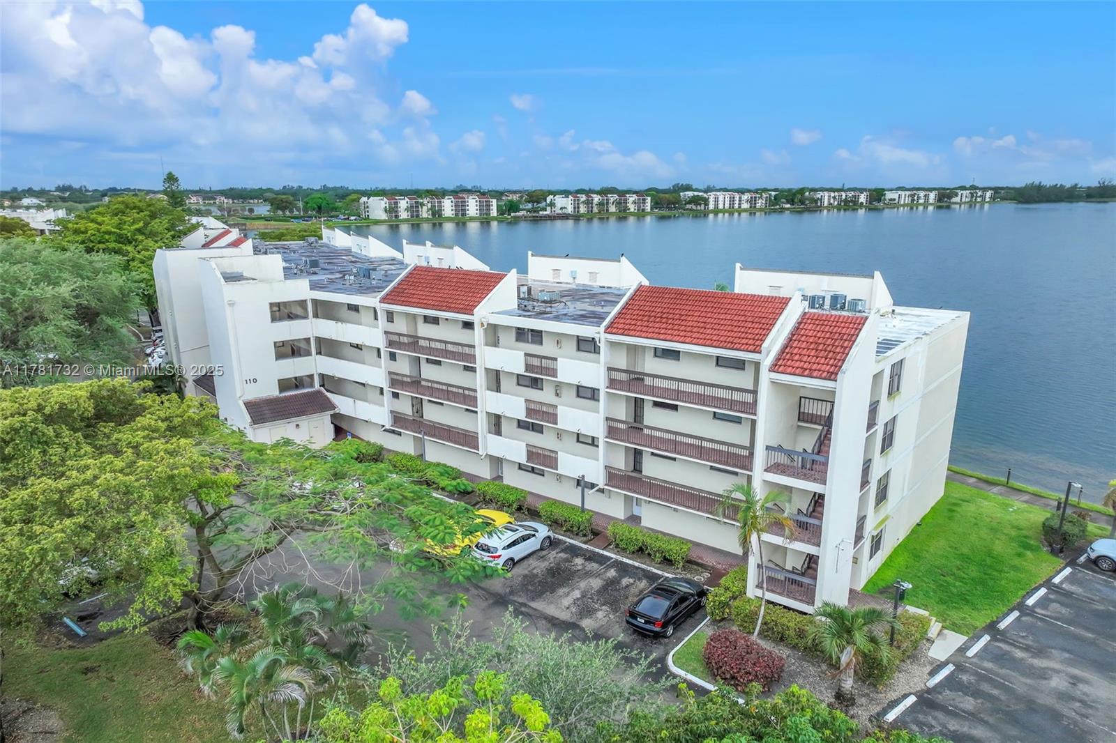 110 Lake Emerald Dr #404