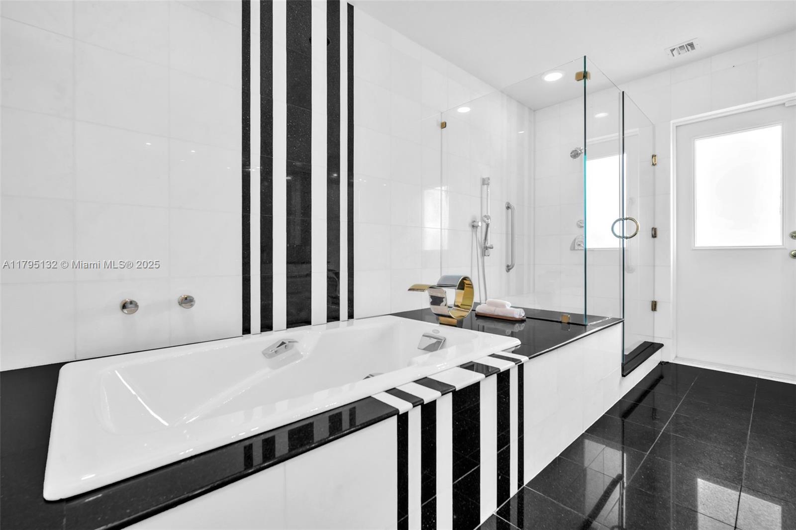 1925 Harbourview Dr Fort Lauderdale, FL 33316