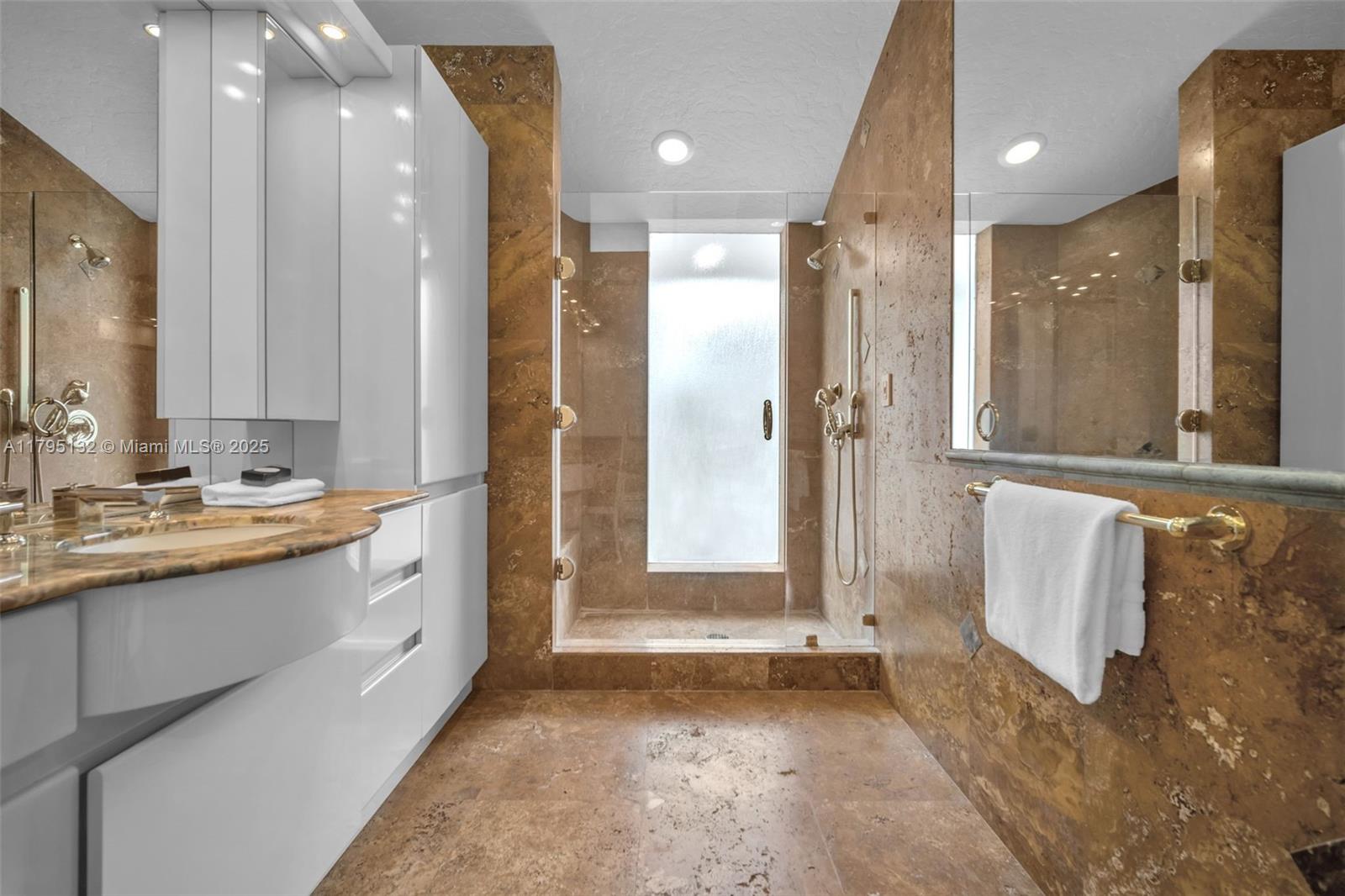 1925 Harbourview Dr Fort Lauderdale, FL 33316