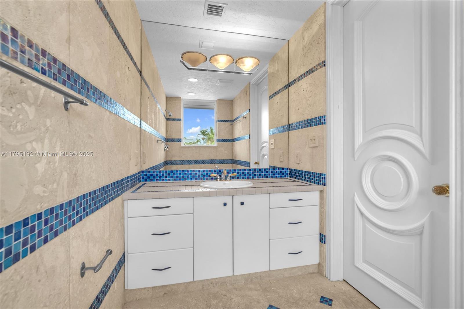 1925 Harbourview Dr Fort Lauderdale, FL 33316