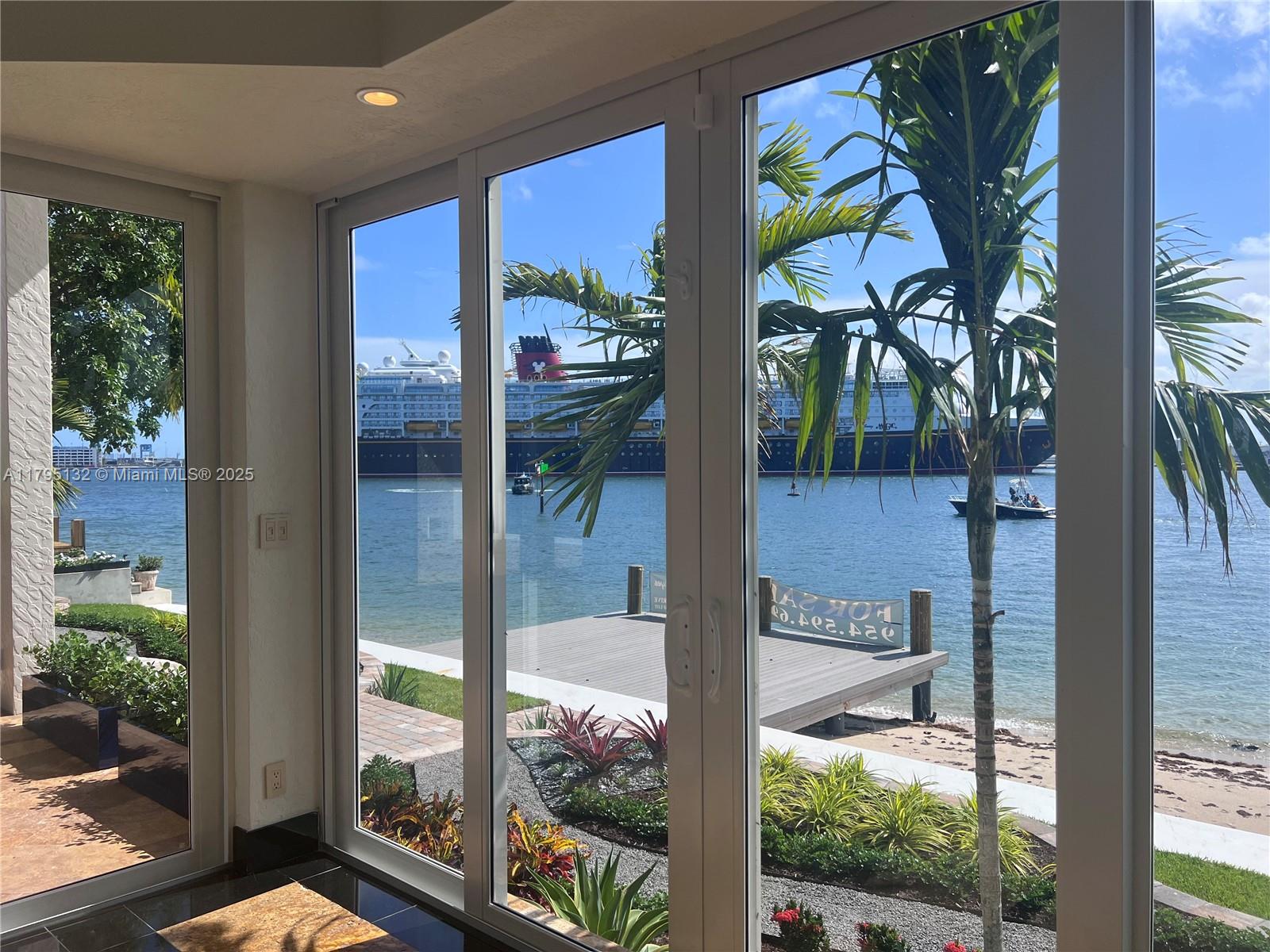 1925 Harbourview Dr Fort Lauderdale, FL 33316