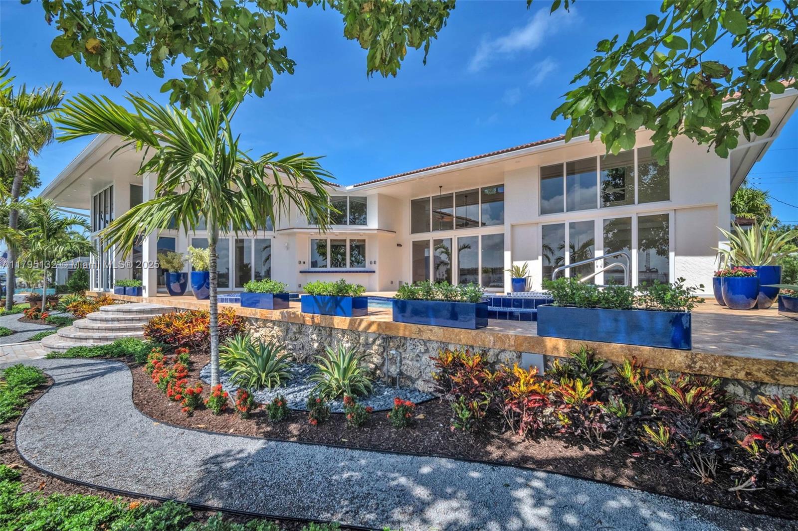 1925 Harbourview Dr Fort Lauderdale, FL 33316