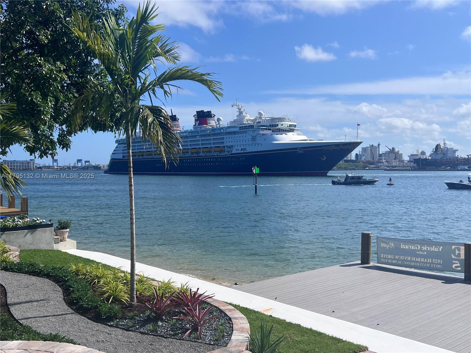 1925 Harbourview Dr Fort Lauderdale, FL 33316