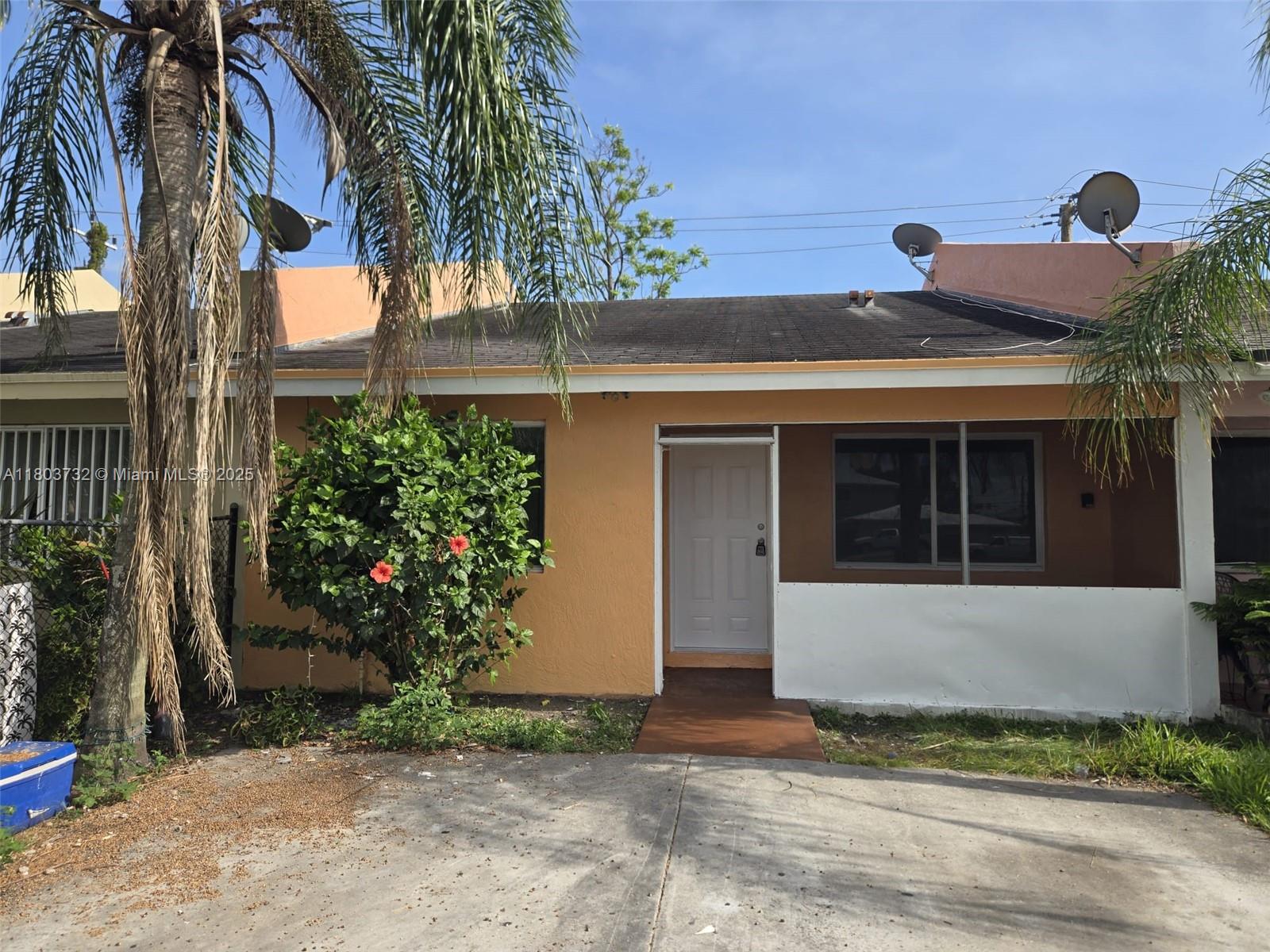 585 NW 15th St
