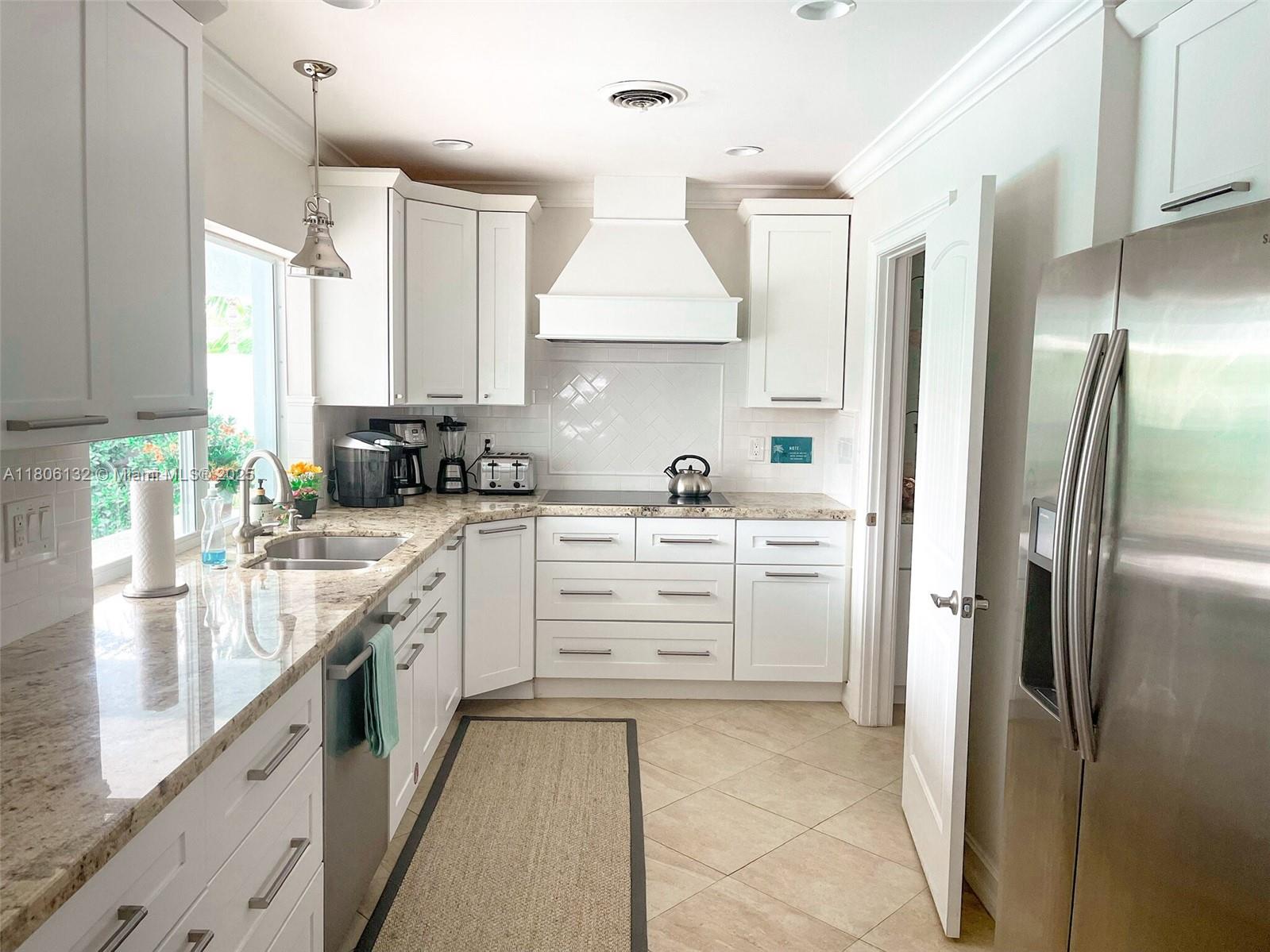 2932 NE 36th St Lighthouse Point, FL 33064