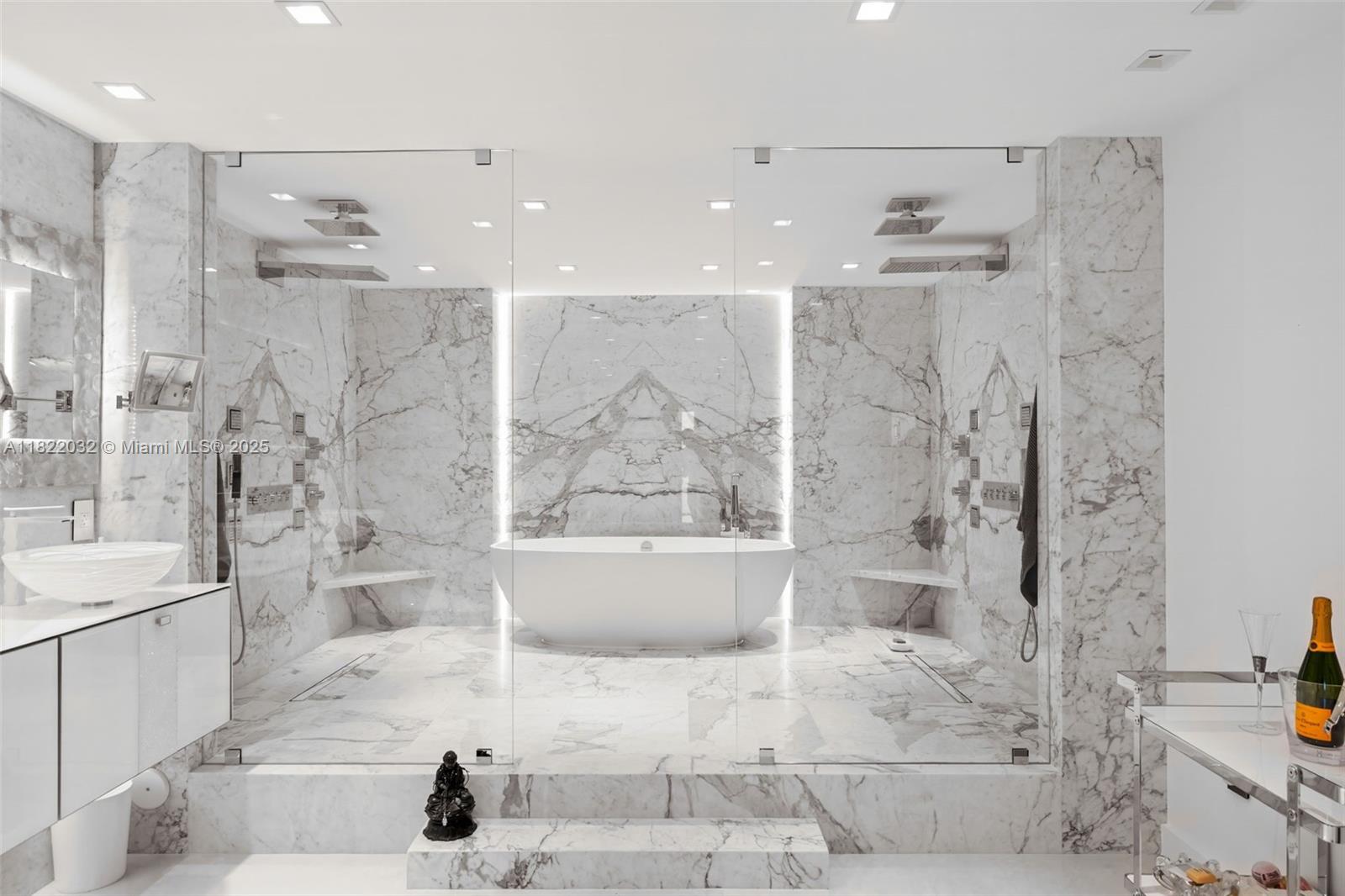 image Trump Royale24