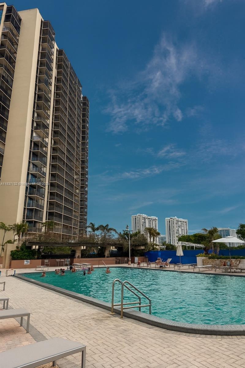 20379 W Country Clb Dr #2333