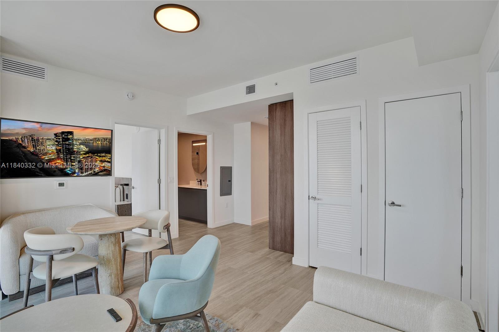 image 72 Park Condo24