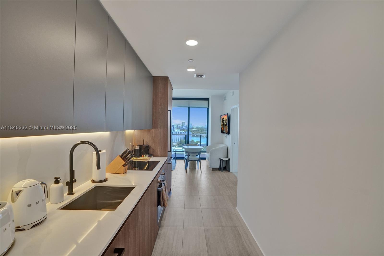 image 72 Park Condo27