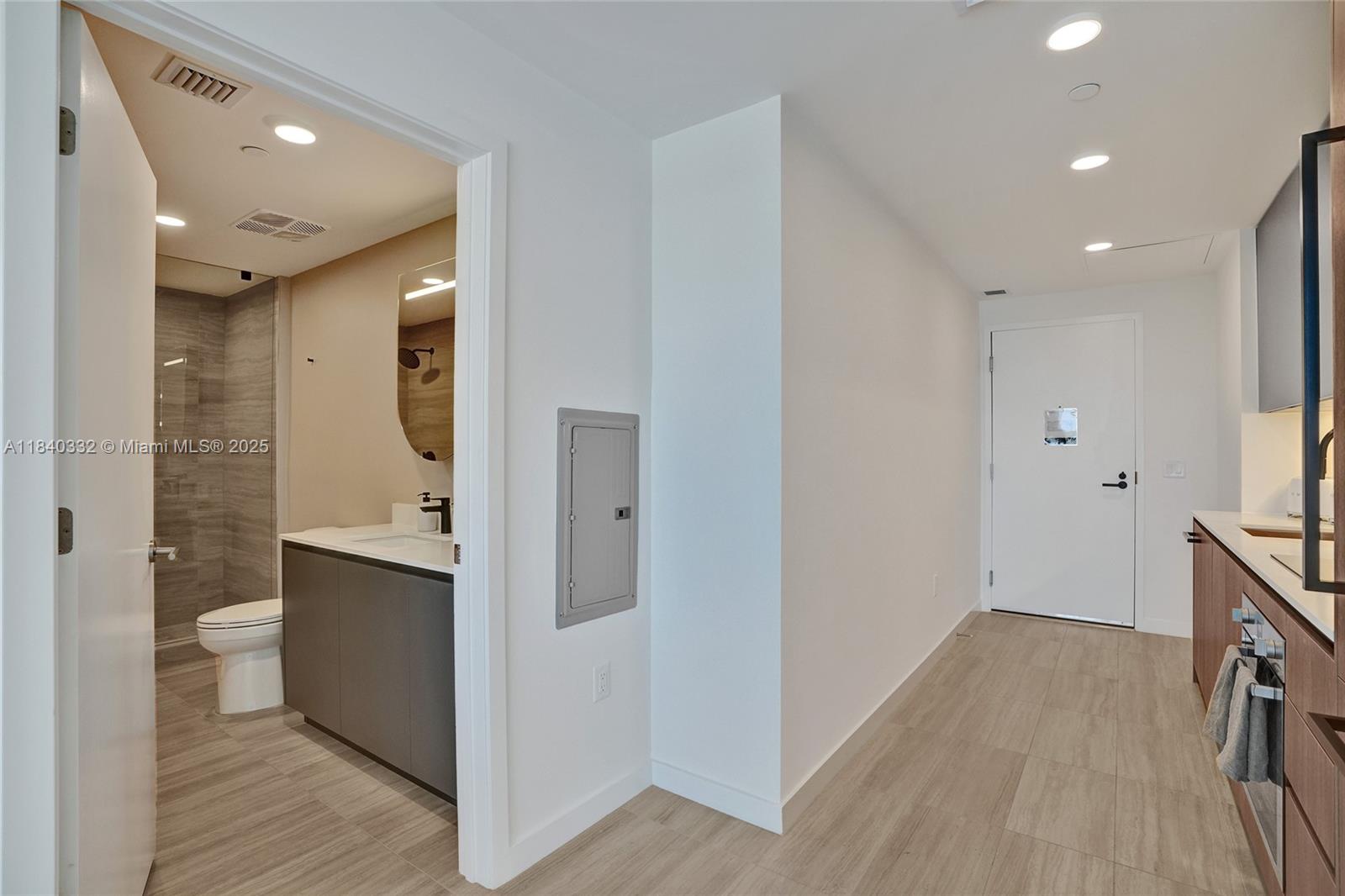 image 72 Park Condo40
