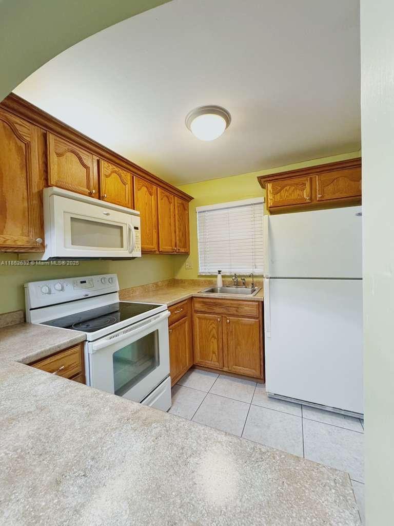 8325 Sunrise Lks Blvd #205