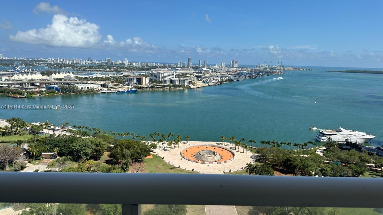 50 Biscayne Blvd #3010