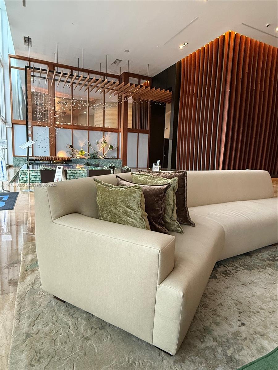 50 Biscayne Blvd #711