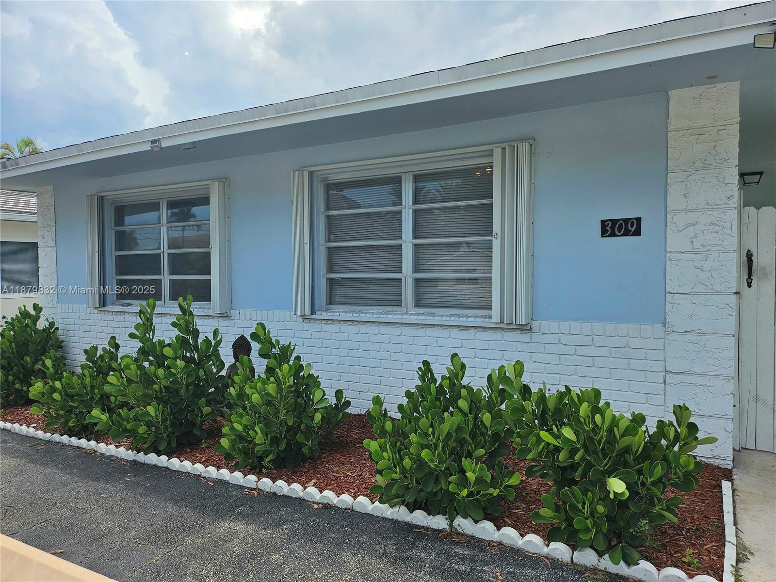309 SE 12th Ave #1