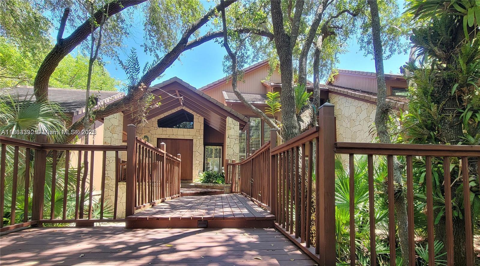 8120 SW 182nd St Palmetto Bay, FL 33157