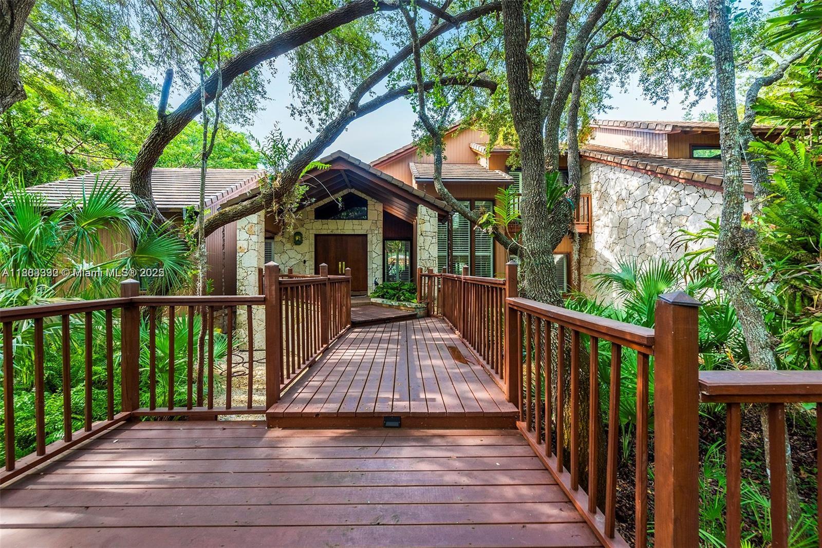 8120 SW 182nd St Palmetto Bay, FL 33157