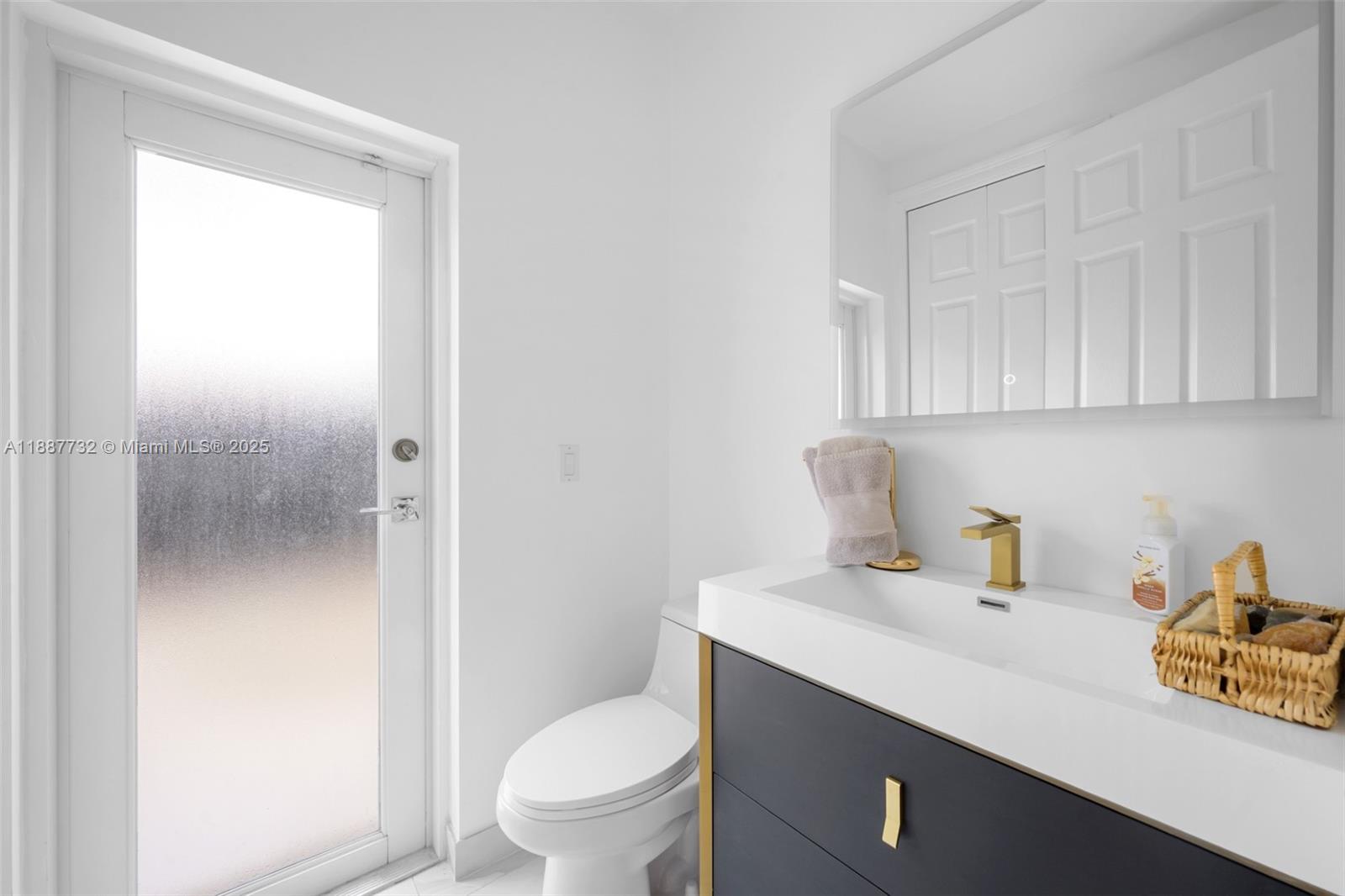 19460 39th Ct Sunny Isles Beach, FL 33160