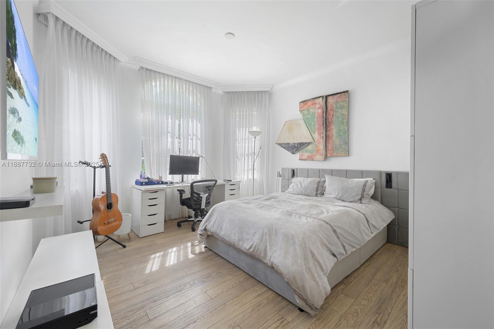 19460 39th Ct Sunny Isles Beach, FL 33160