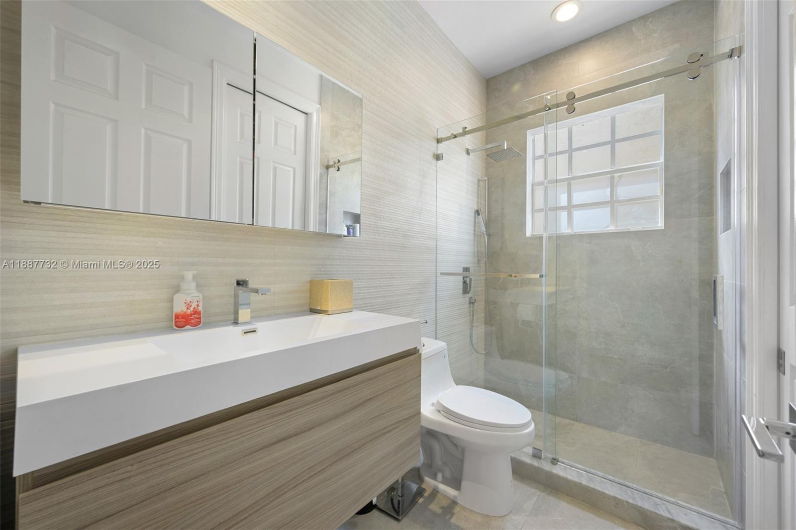 19460 39th Ct Sunny Isles Beach, FL 33160