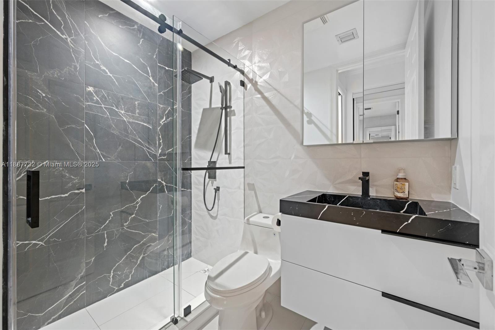 19460 39th Ct Sunny Isles Beach, FL 33160