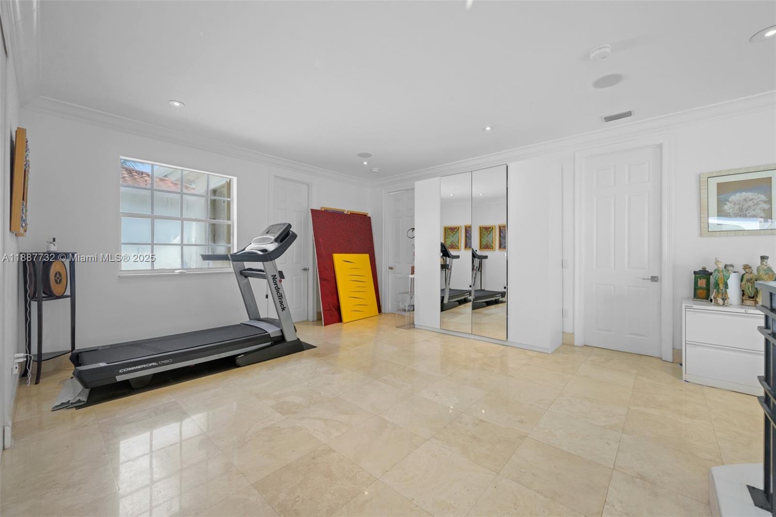 19460 39th Ct Sunny Isles Beach, FL 33160