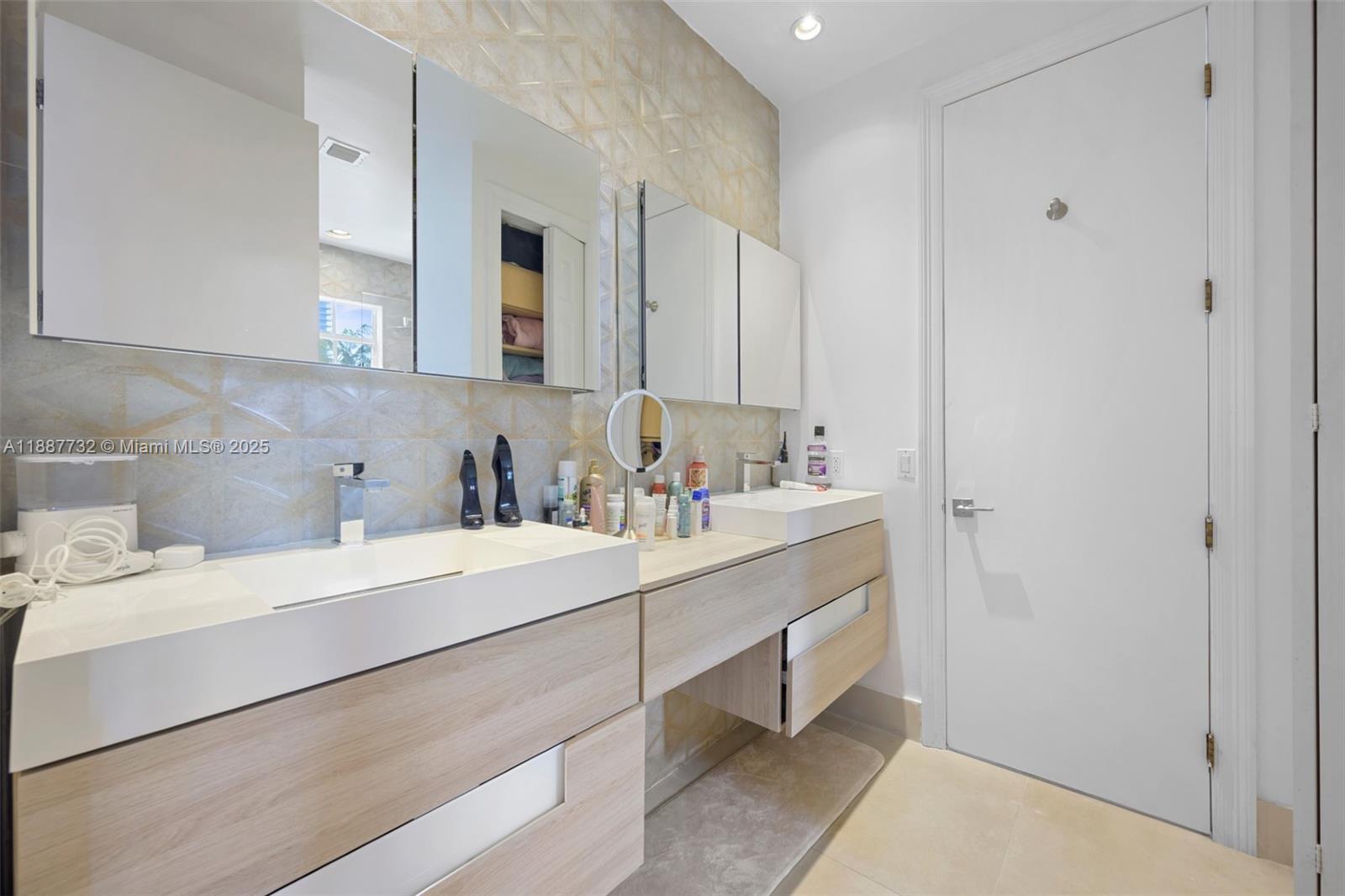 19460 39th Ct Sunny Isles Beach, FL 33160