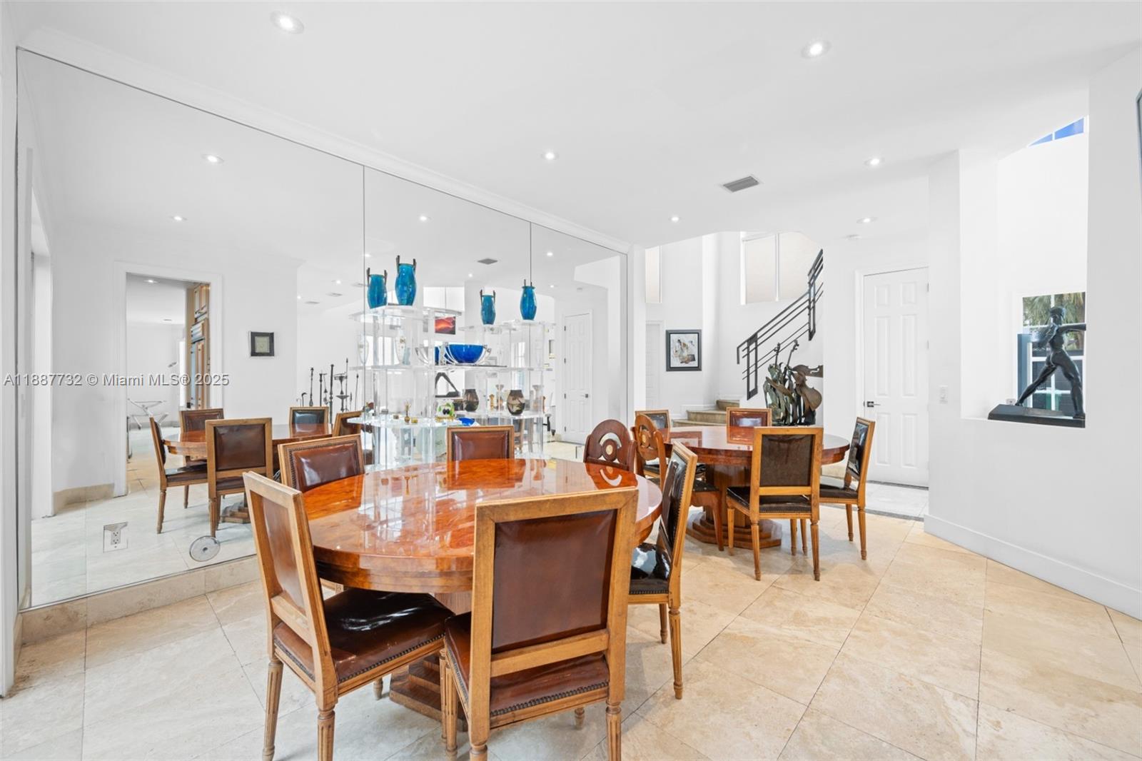 19460 39th Ct Sunny Isles Beach, FL 33160