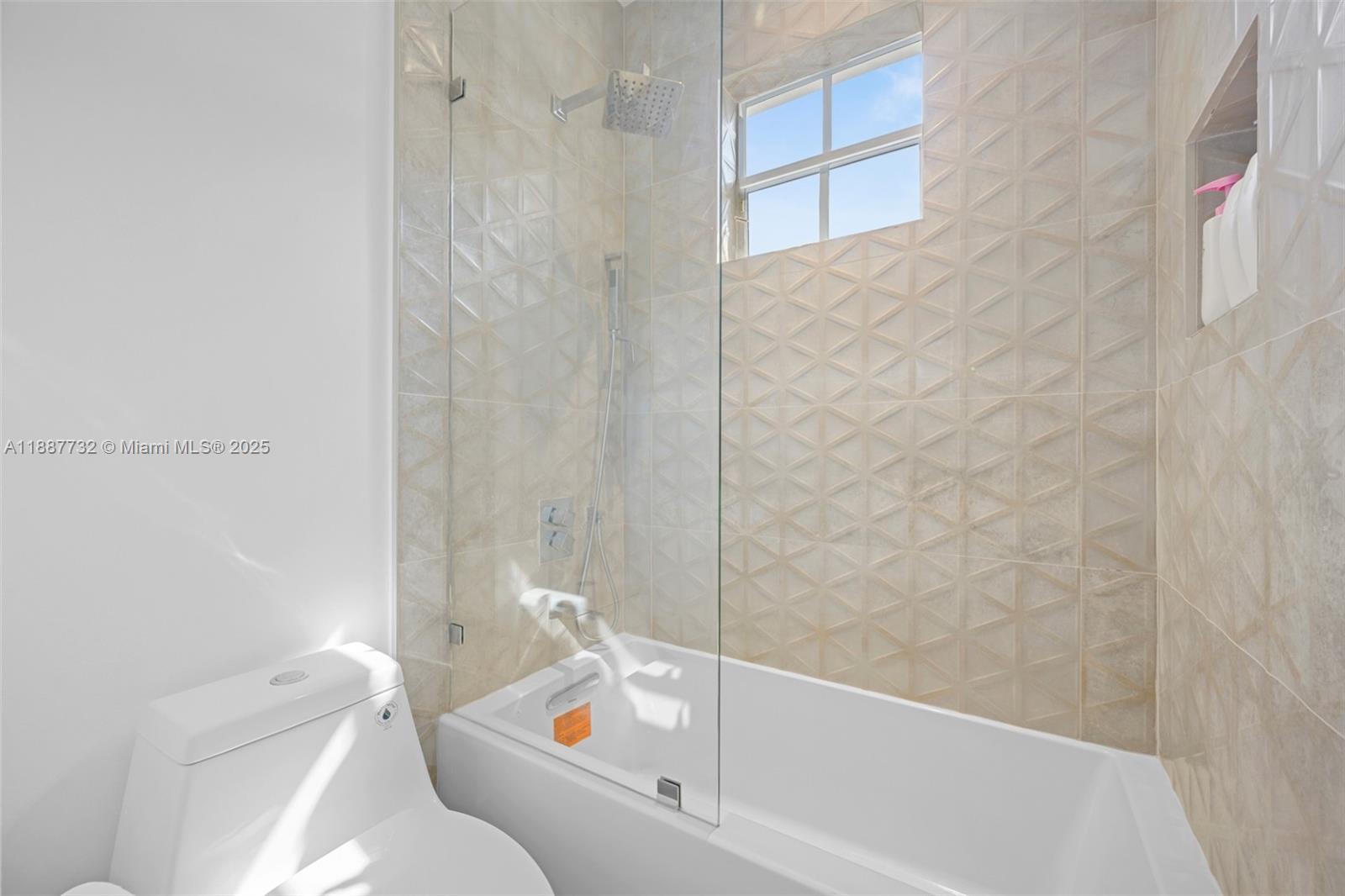 19460 39th Ct Sunny Isles Beach, FL 33160