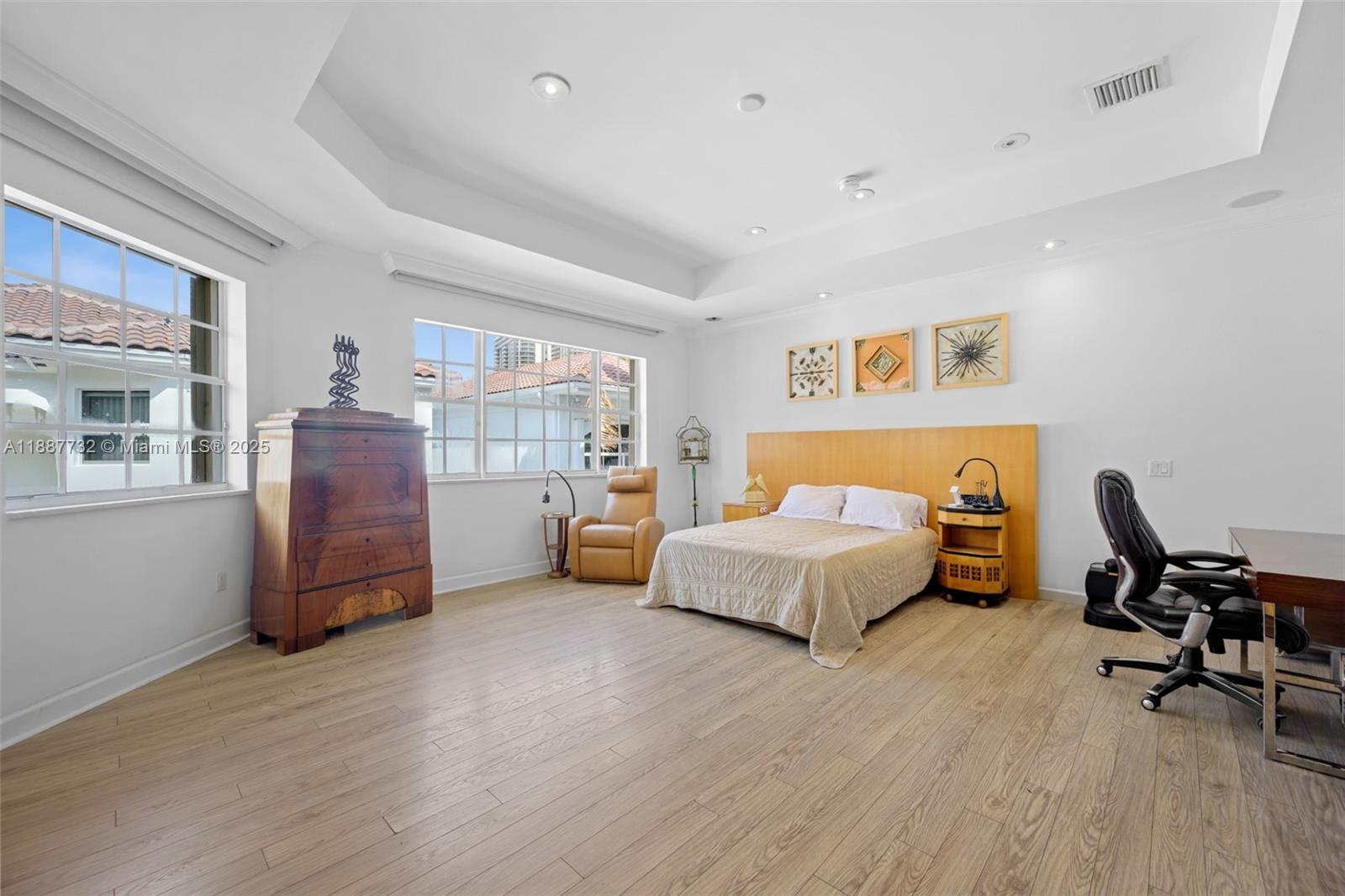 19460 39th Ct Sunny Isles Beach, FL 33160