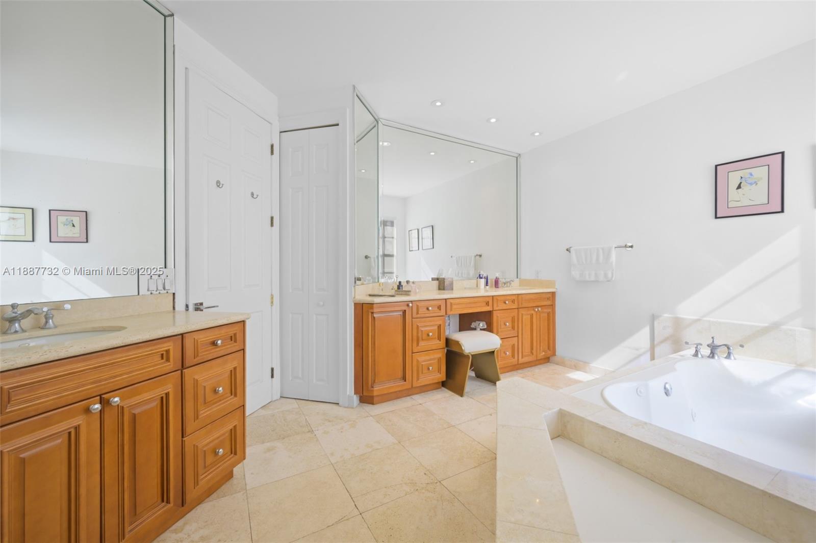 19460 39th Ct Sunny Isles Beach, FL 33160