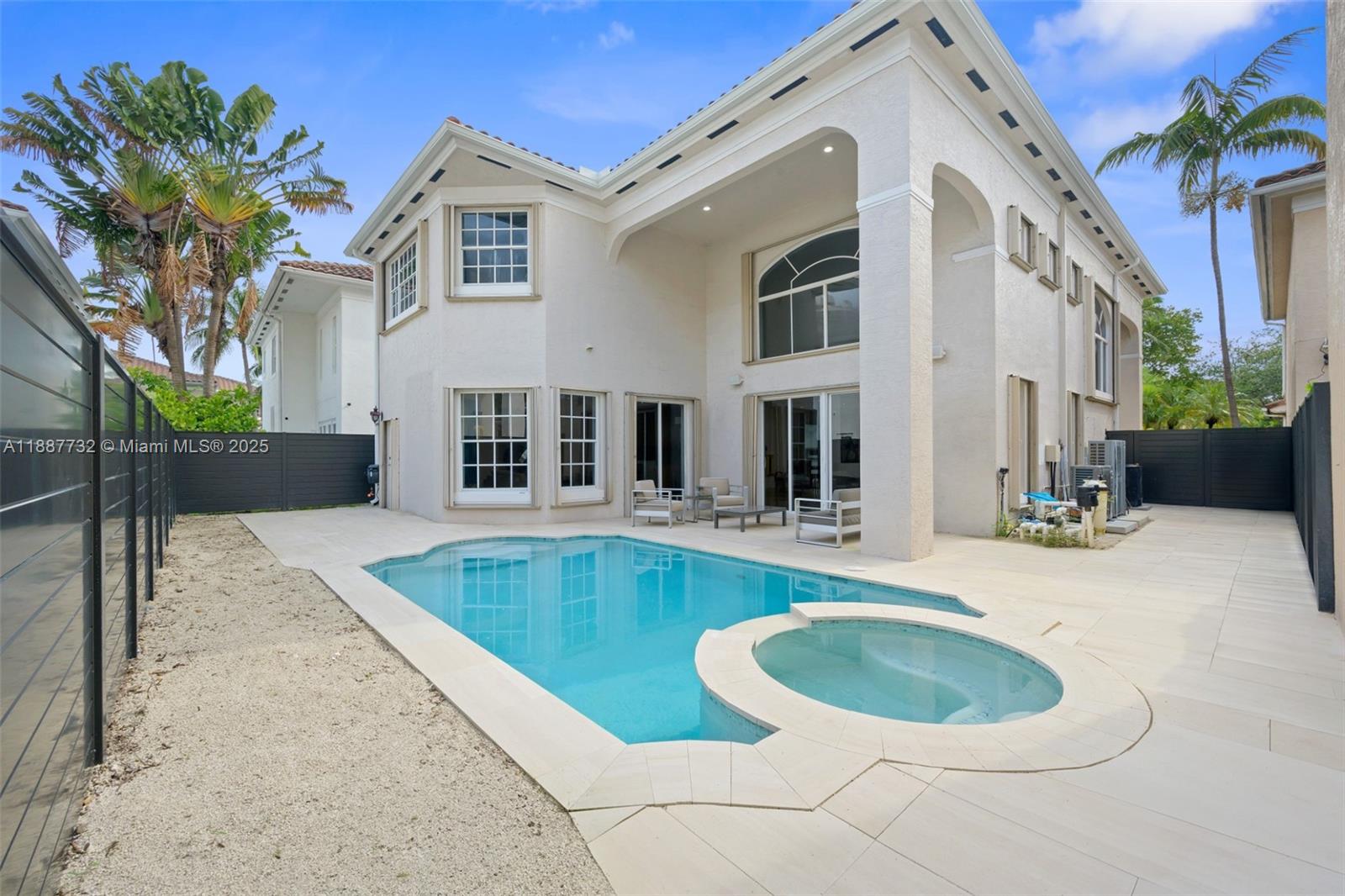 19460 39th Ct Sunny Isles Beach, FL 33160