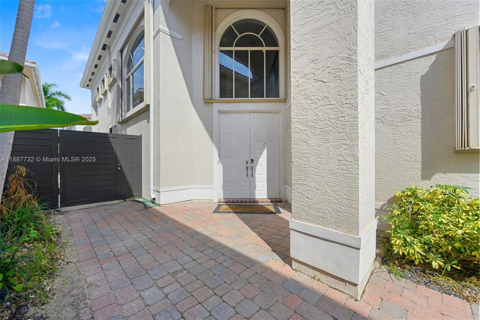 19460 39th Ct Sunny Isles Beach, FL 33160