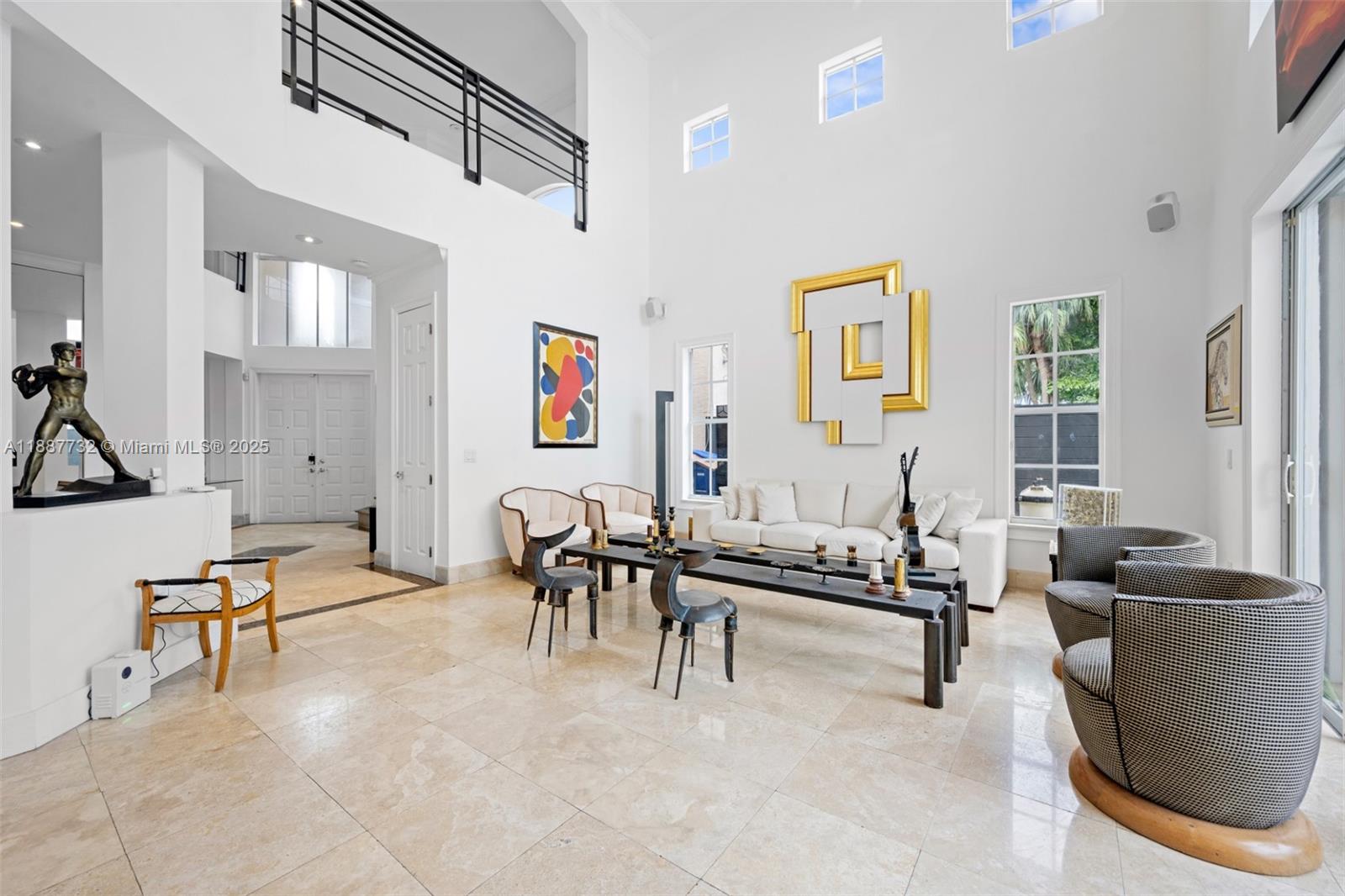 19460 39th Ct Sunny Isles Beach, FL 33160