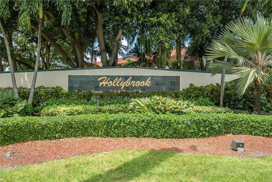 8980 S Hollybrook Blvd #208