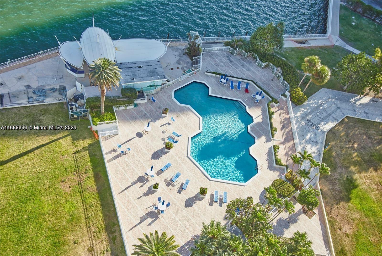 11111 Biscayne Blvd #18E Miami, FL 33181