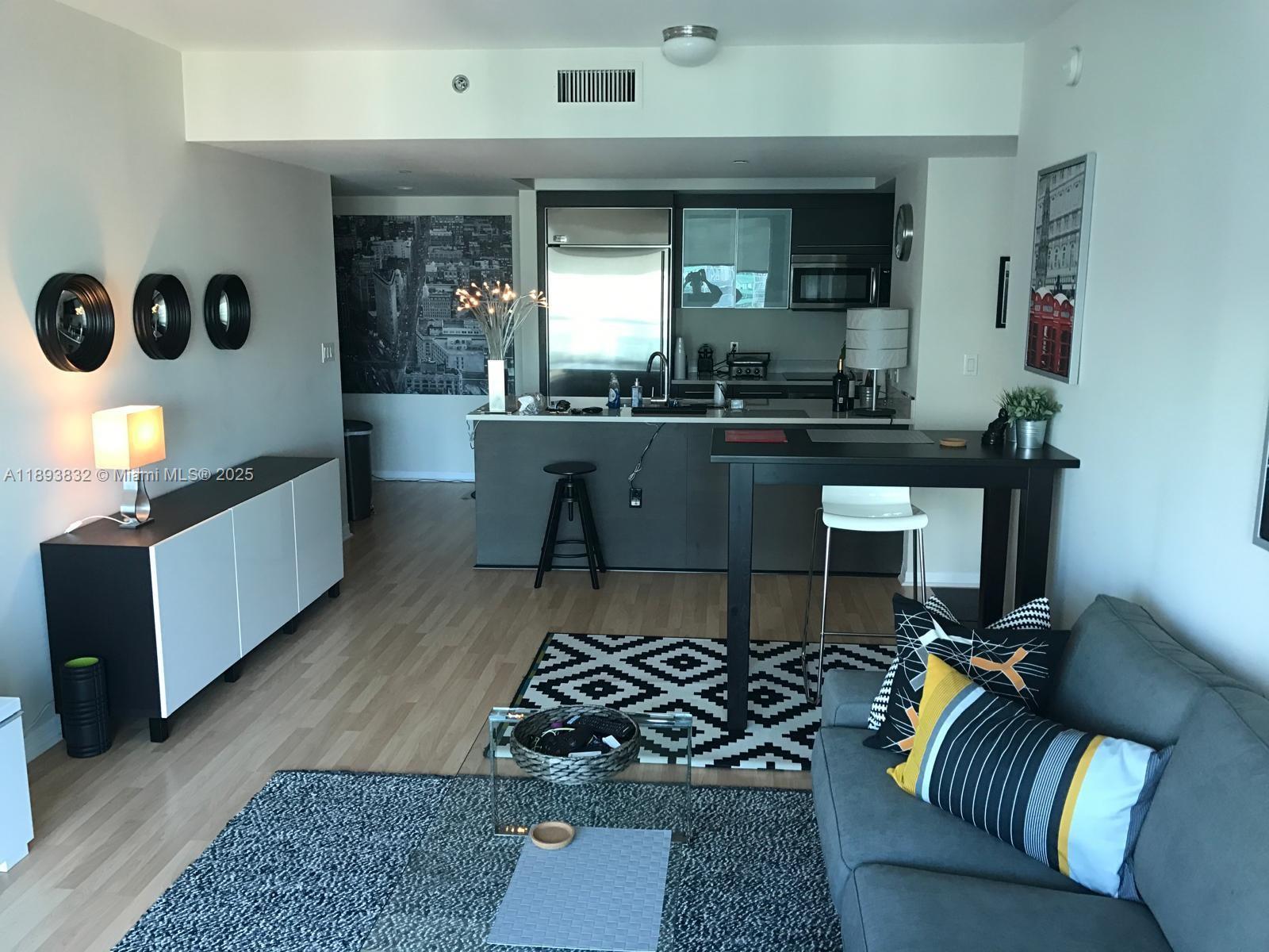 500 Brickell Ave #3403