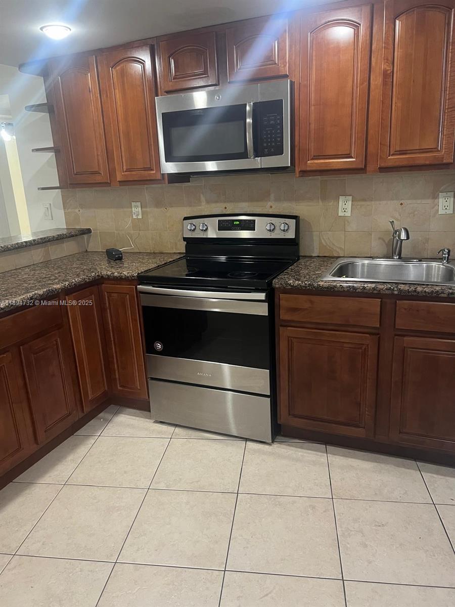 1663 NE Miami Gdns Dr #139