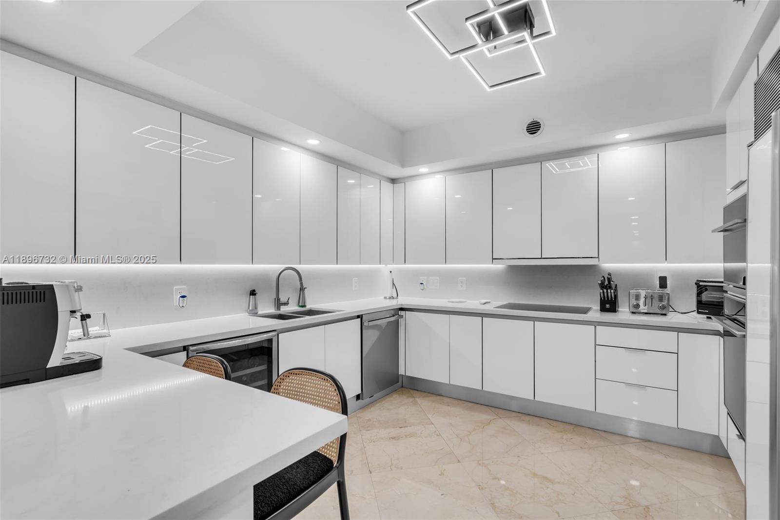 image OCEAN TOWER TWO CONDO12