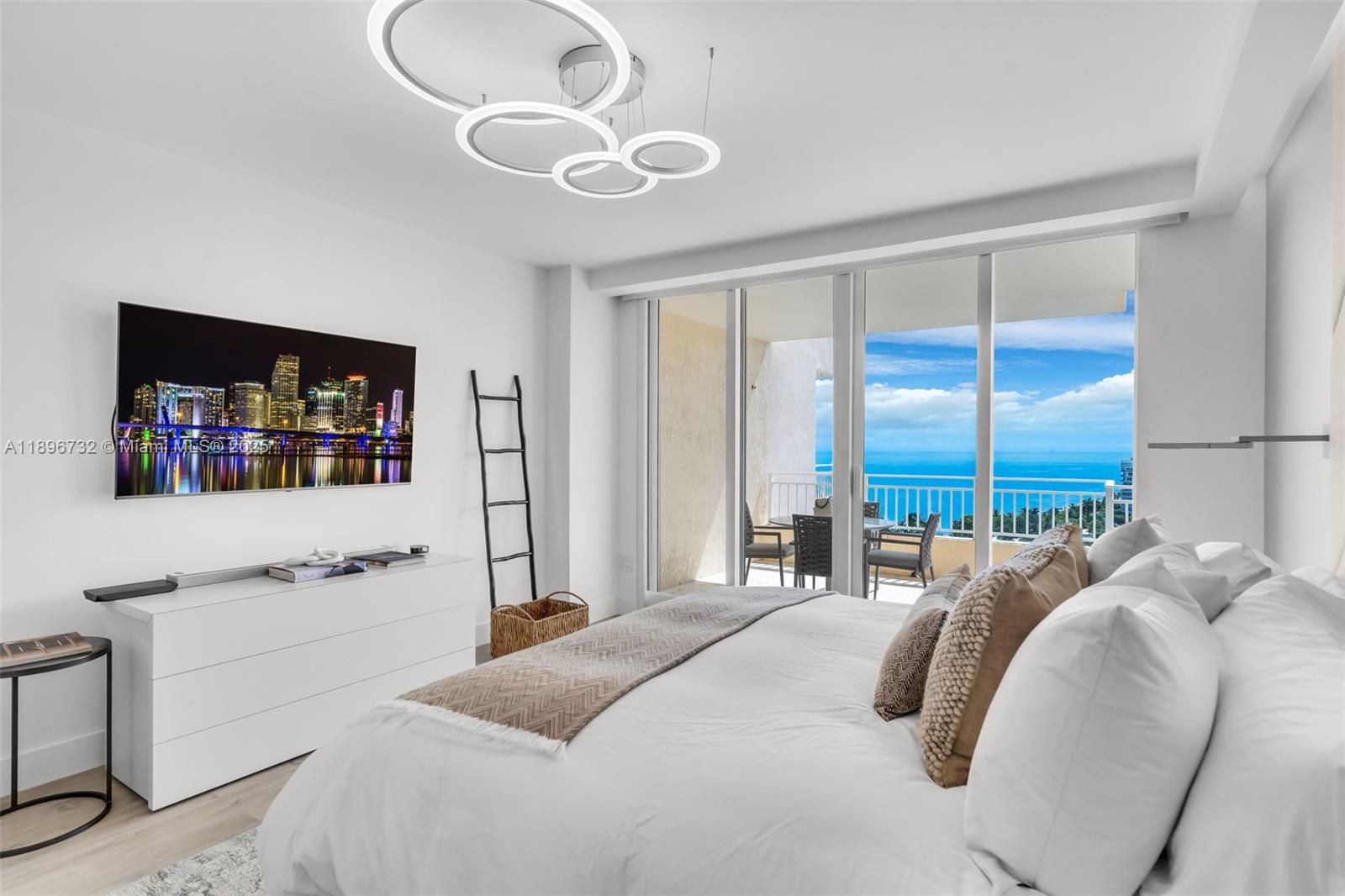 image OCEAN TOWER TWO CONDO15