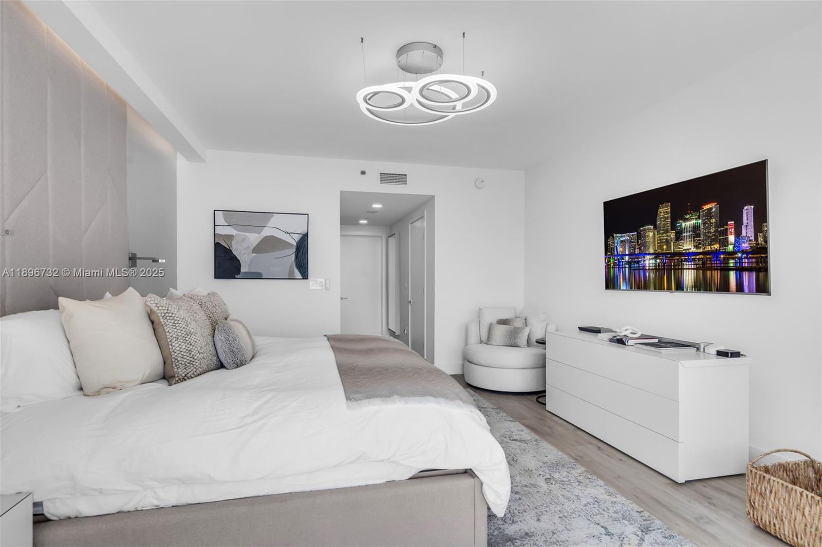 image OCEAN TOWER TWO CONDO16