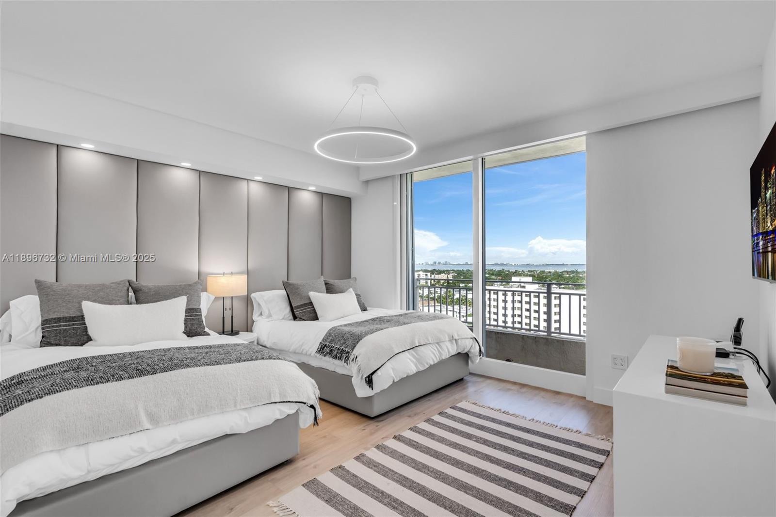 image OCEAN TOWER TWO CONDO19