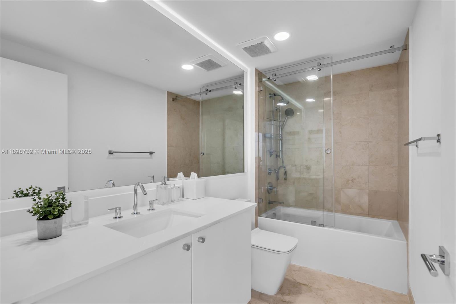 image OCEAN TOWER TWO CONDO23