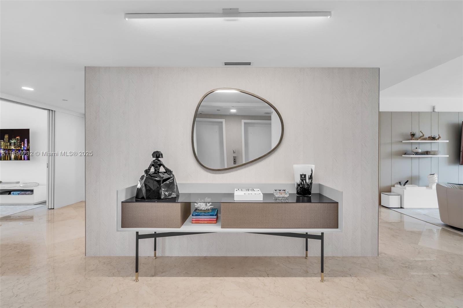 image OCEAN TOWER TWO CONDO5