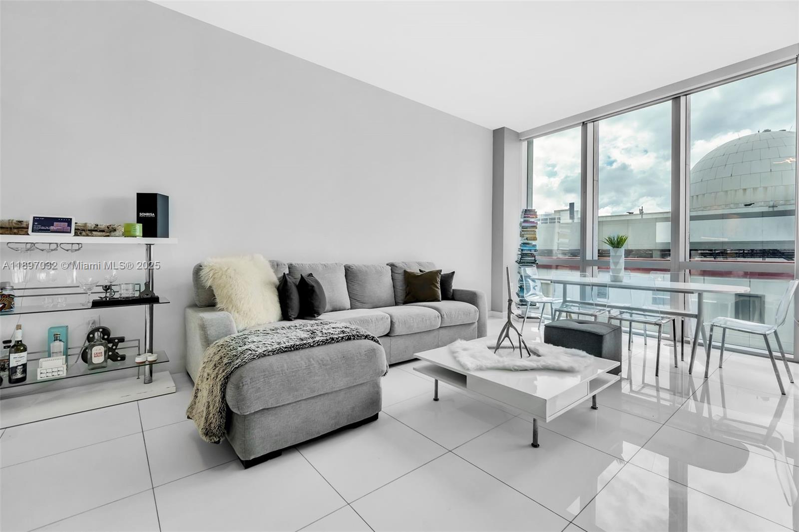 image Paramount Miami Worldcent9