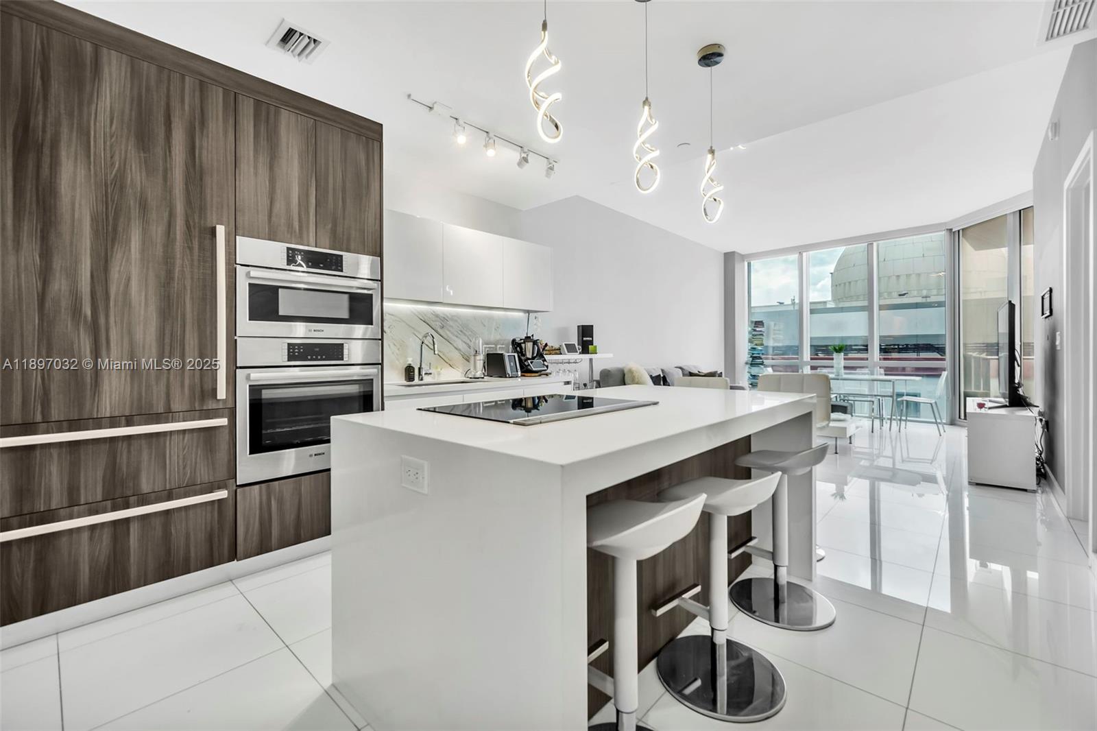image Paramount Miami Worldcent6